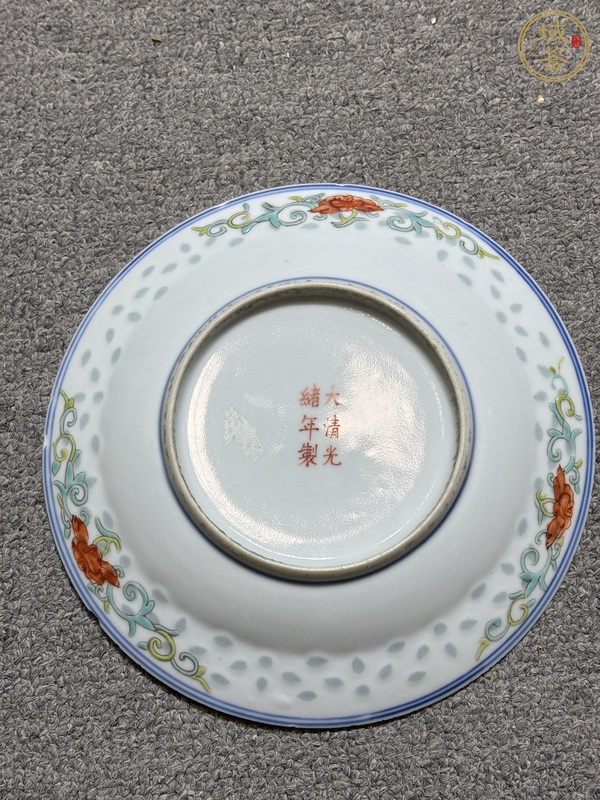古玩陶瓷青花山水玲瓏加彩花卉紋盤真品鑒賞圖