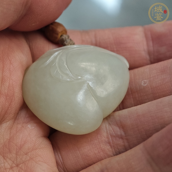 古玩玉器和田玉雕“壽桃”把件真品鑒賞圖