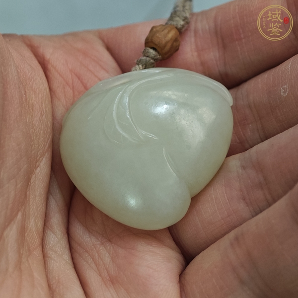 古玩玉器和田玉雕“壽桃”把件真品鑒賞圖