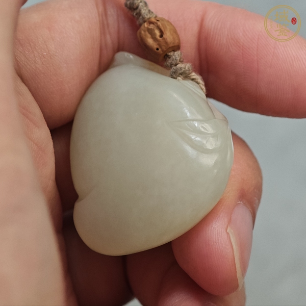 古玩玉器和田玉雕“壽桃”把件真品鑒賞圖
