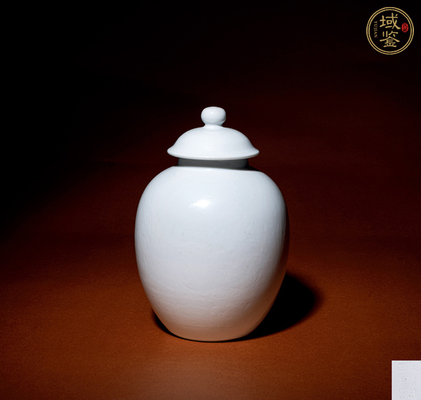 古玩白釉暗刻紋罐真品鑒賞圖