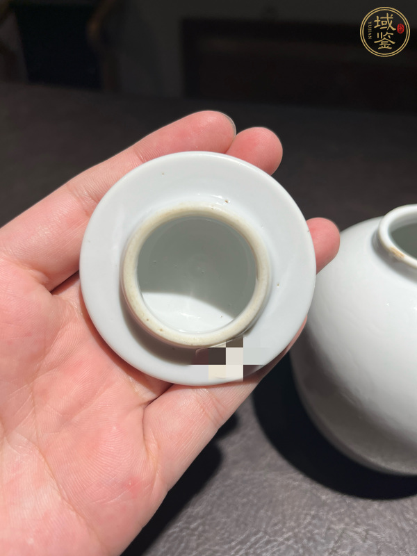 古玩陶瓷白釉暗刻紋罐真品鑒賞圖