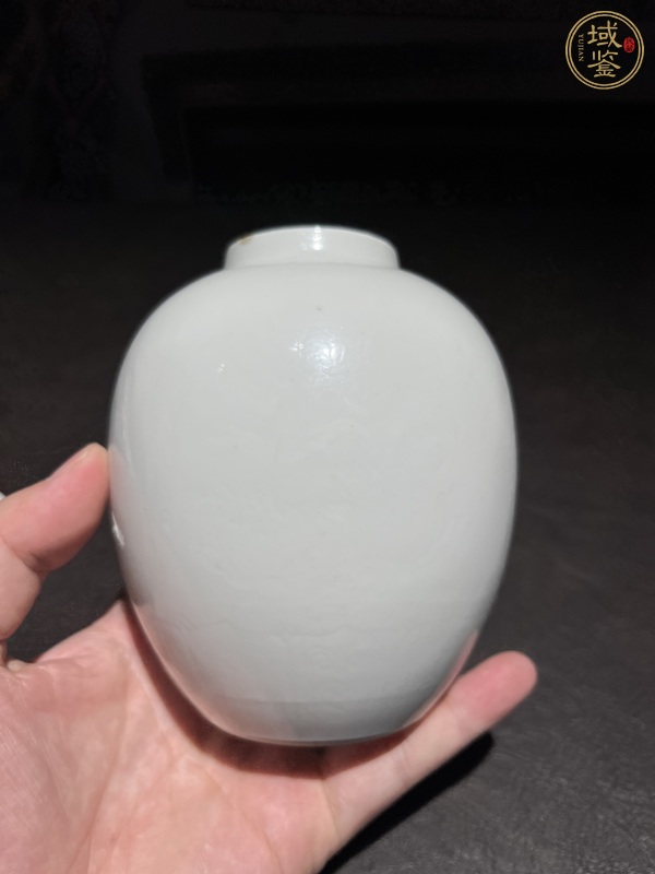 古玩陶瓷白釉暗刻紋罐真品鑒賞圖