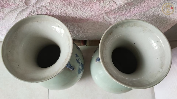 古玩陶瓷豆青釉青花八仙人物盤口瓶真品鑒賞圖