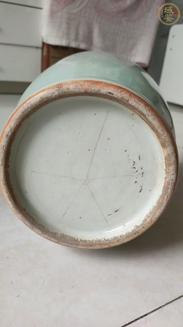 古玩陶瓷豆青釉青花八仙人物盤口瓶真品鑒賞圖