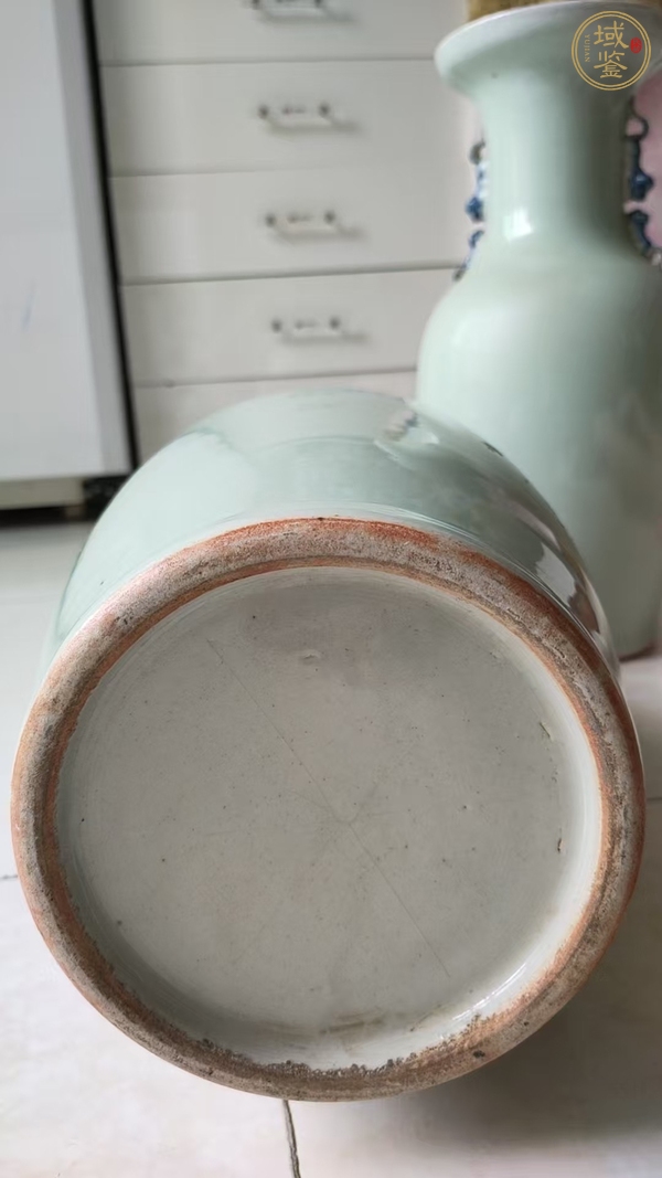 古玩陶瓷豆青釉青花八仙人物盤口瓶真品鑒賞圖