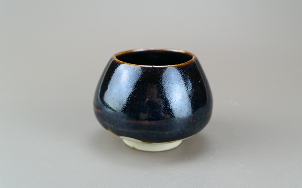 古玩陶瓷明清.定窯系黑釉雞心罐（文房雅器）拍賣，當(dāng)前價(jià)格0元