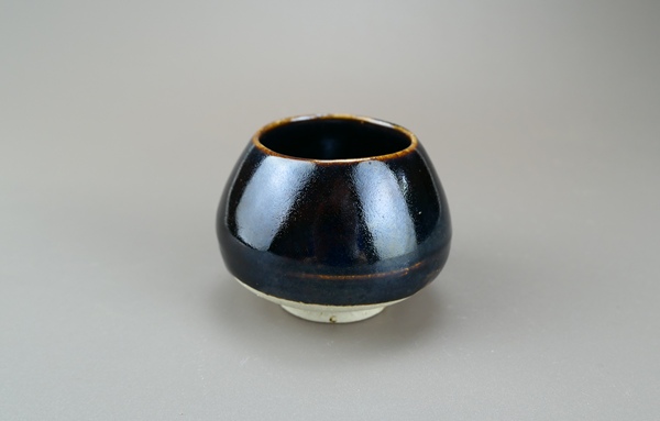 古玩陶瓷明清.定窯系黑釉雞心罐（文房雅器）拍賣，當(dāng)前價(jià)格0元