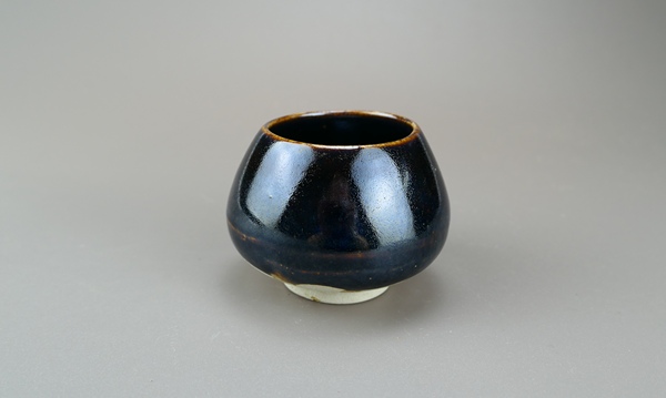 古玩陶瓷明清.定窯系黑釉雞心罐（文房雅器）拍賣，當(dāng)前價(jià)格0元