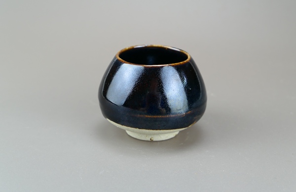 古玩轉賣明清.定窯系黑釉雞心罐（文房雅器）拍賣，當前價格13800元
