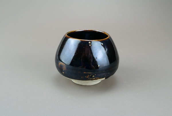 古玩陶瓷明清.定窯系黑釉雞心罐（文房雅器）拍賣，當(dāng)前價(jià)格0元