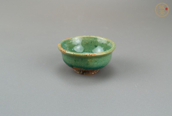 古玩陶瓷綠釉杯真品鑒賞圖