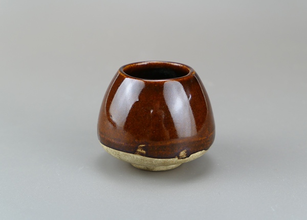 古玩陶瓷清末民初.紫金釉雞心罐（文房雅器）拍賣，當(dāng)前價(jià)格33元