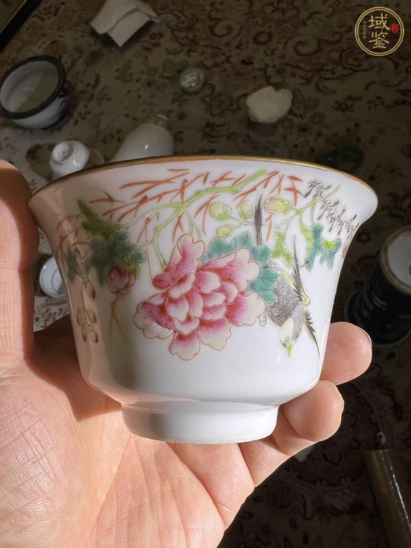 古玩陶瓷粉彩花卉紋茶碗真品鑒賞圖