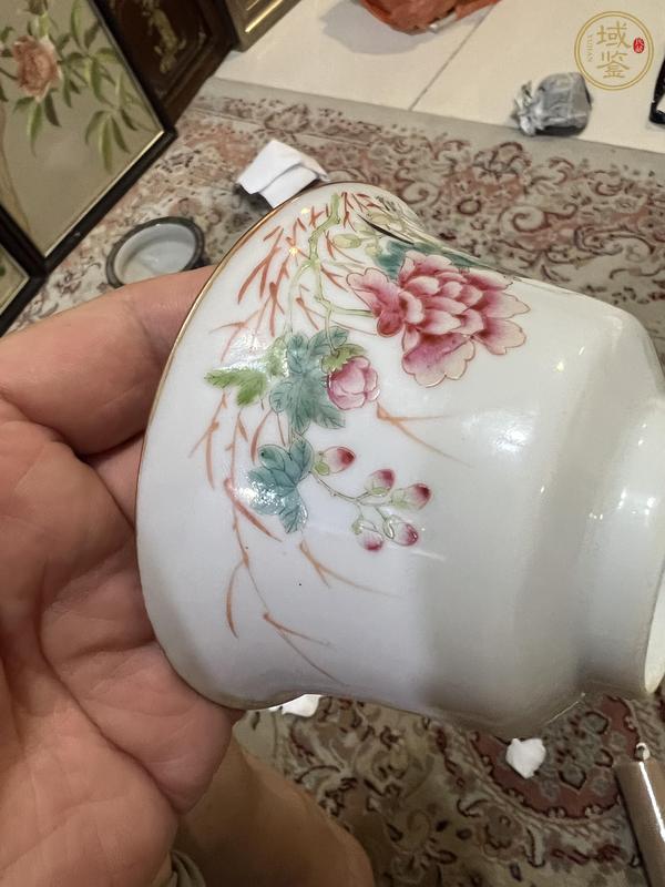 古玩陶瓷粉彩花卉紋茶碗真品鑒賞圖