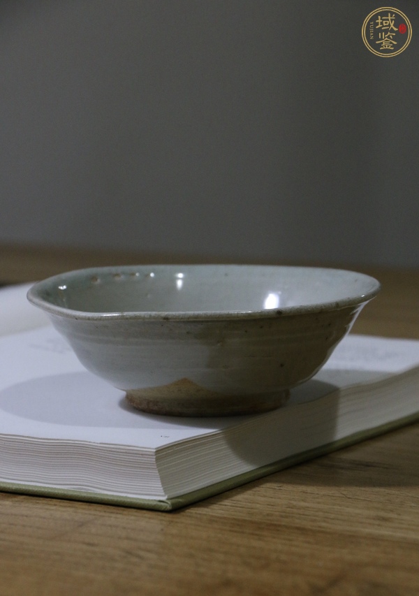 古玩陶瓷龍泉粉青釉撇口碗真品鑒賞圖