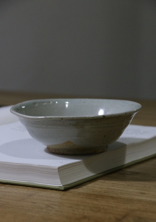 古玩陶瓷龍泉粉青釉撇口碗拍賣，當(dāng)前價格420元