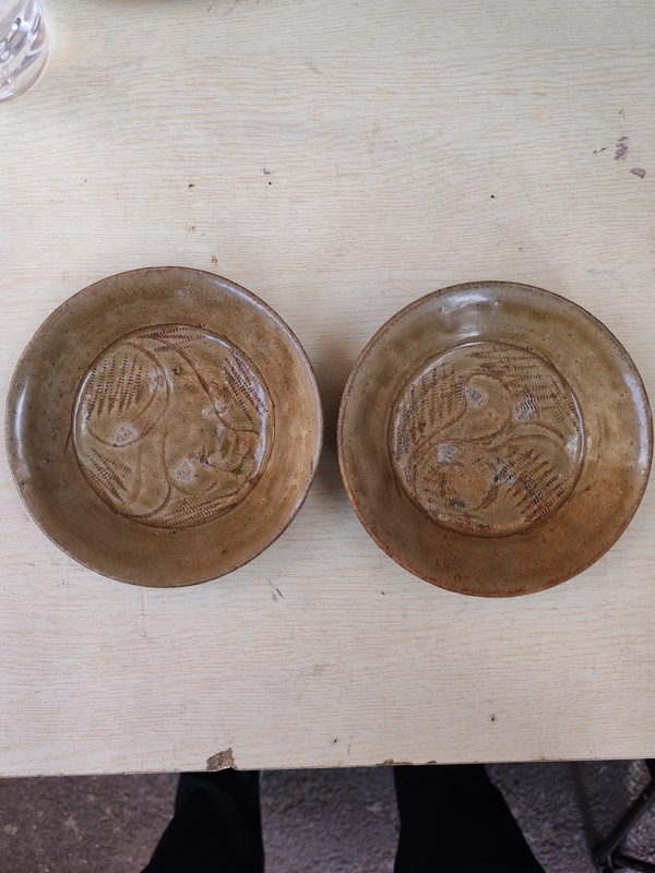 古玩轉(zhuǎn)賣(mài)青釉刻花蓖點(diǎn)紋盤(pán)一對(duì)拍賣(mài),當(dāng)前價(jià)格15000元