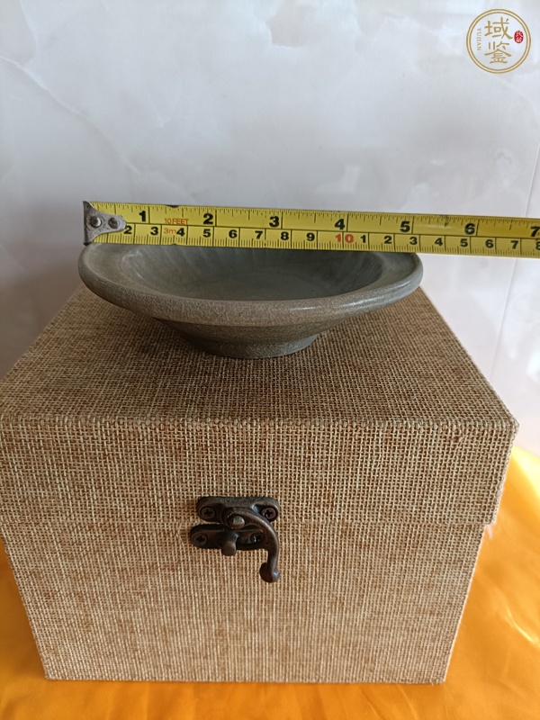 古玩陶瓷龍泉青瓷菊瓣折沿洗真品鑒賞圖