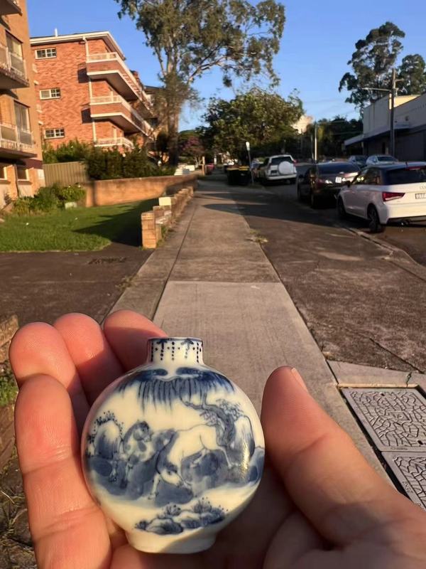 古玩陶瓷清晚期青花柳下雙駿鼻煙壺拍賣,當前價格4888元