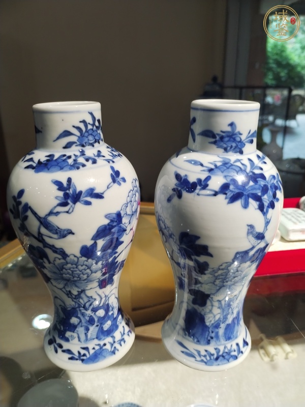 古玩陶瓷花鳥紋青花瓶真品鑒賞圖