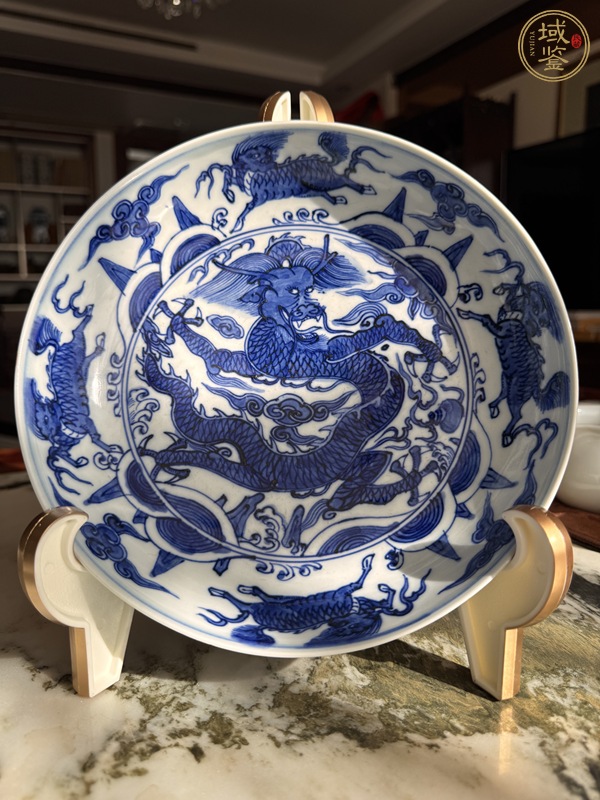 古玩陶瓷明嘉靖青花云龍紋盤真品鑒賞圖