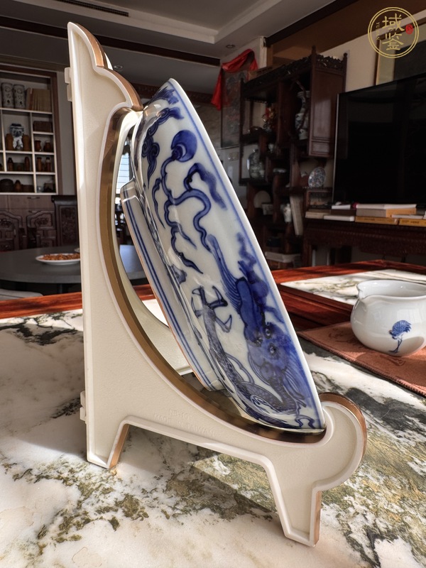 古玩陶瓷明嘉靖青花云龍紋盤真品鑒賞圖