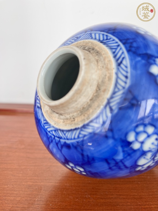 古玩陶瓷青花留白冰梅紋罐真品鑒賞圖