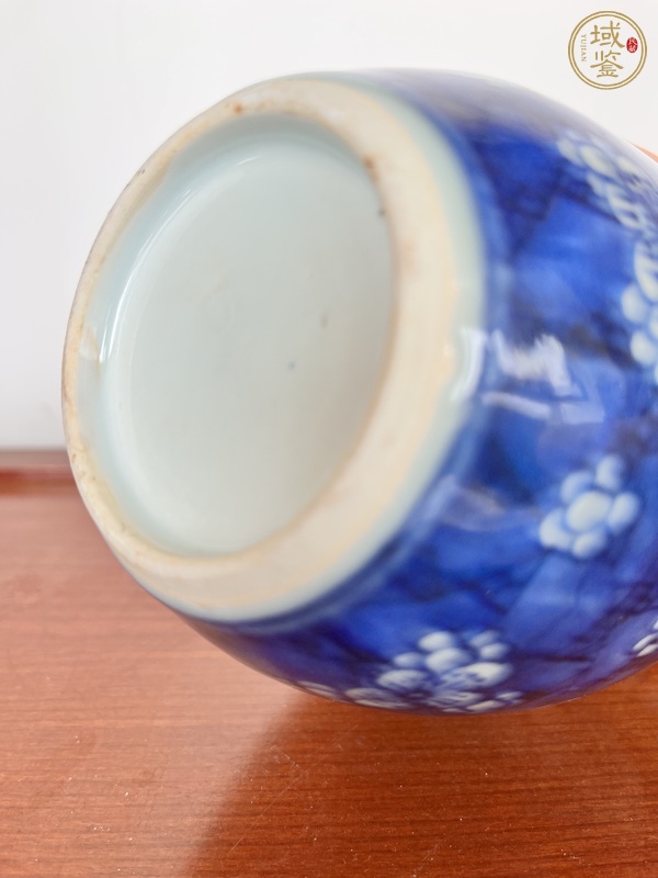 古玩陶瓷青花留白冰梅紋罐真品鑒賞圖