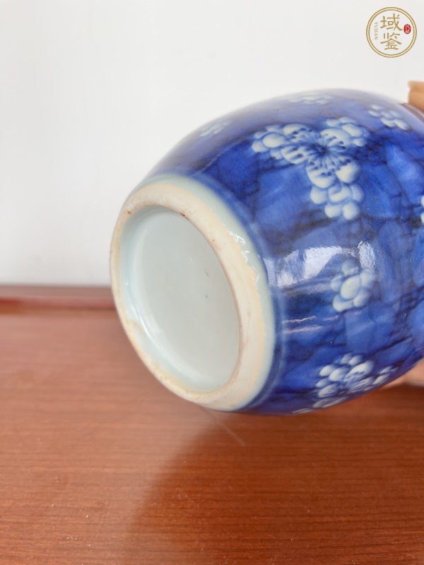 古玩陶瓷青花留白冰梅紋罐真品鑒賞圖