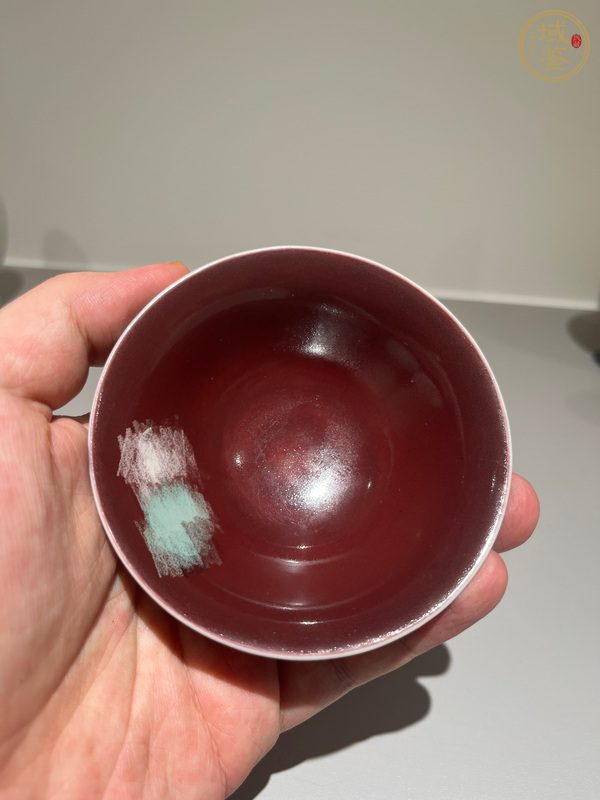 古玩陶瓷紅釉杯真品鑒賞圖