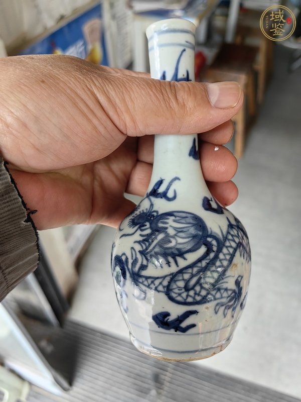 古玩陶瓷青花龍紋長(zhǎng)頸瓶真品鑒賞圖