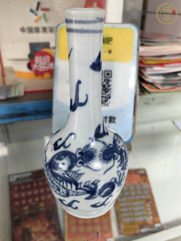 古玩陶瓷青花龍紋長(zhǎng)頸瓶真品鑒賞圖