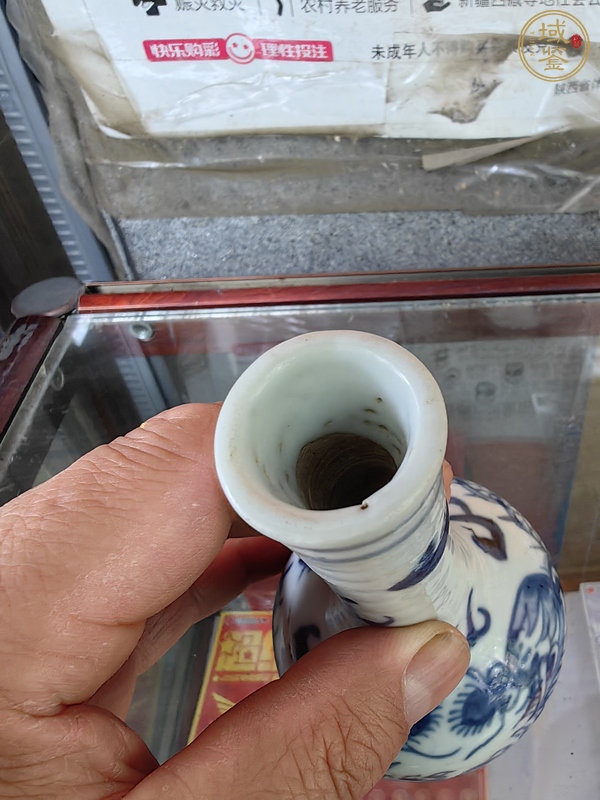 古玩陶瓷青花龍紋長(zhǎng)頸瓶真品鑒賞圖
