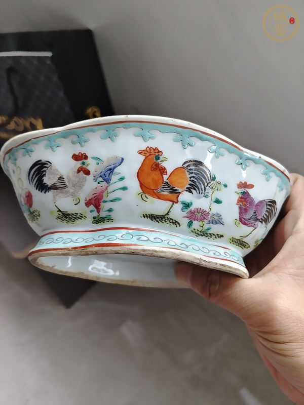 古玩陶瓷大雞圖粉彩貢碗真品鑒賞圖