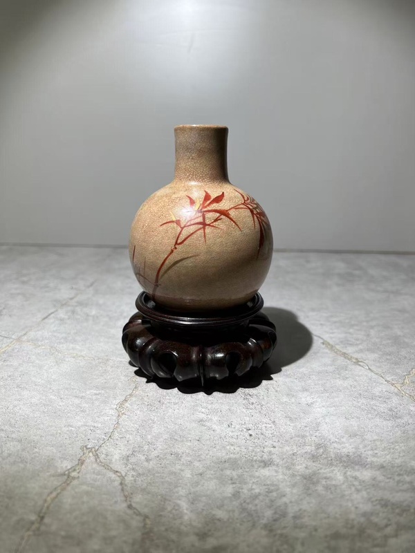 古玩轉(zhuǎn)賣哥釉花卉天球瓶拍賣，當(dāng)前價格0元
