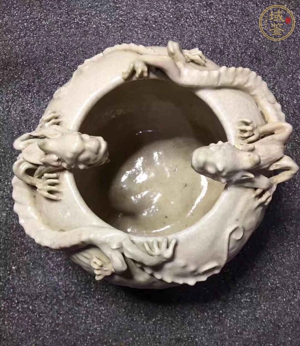 古玩陶瓷哥釉貼塑螭龍紋水洗真品鑒賞圖