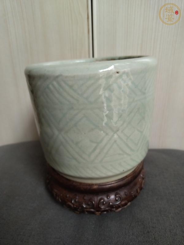古玩陶瓷豆青釉幾何紋香爐真品鑒賞圖