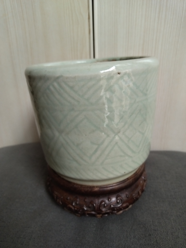 古玩轉(zhuǎn)賣豆青釉幾何紋香爐拍賣,當(dāng)前價(jià)格0元