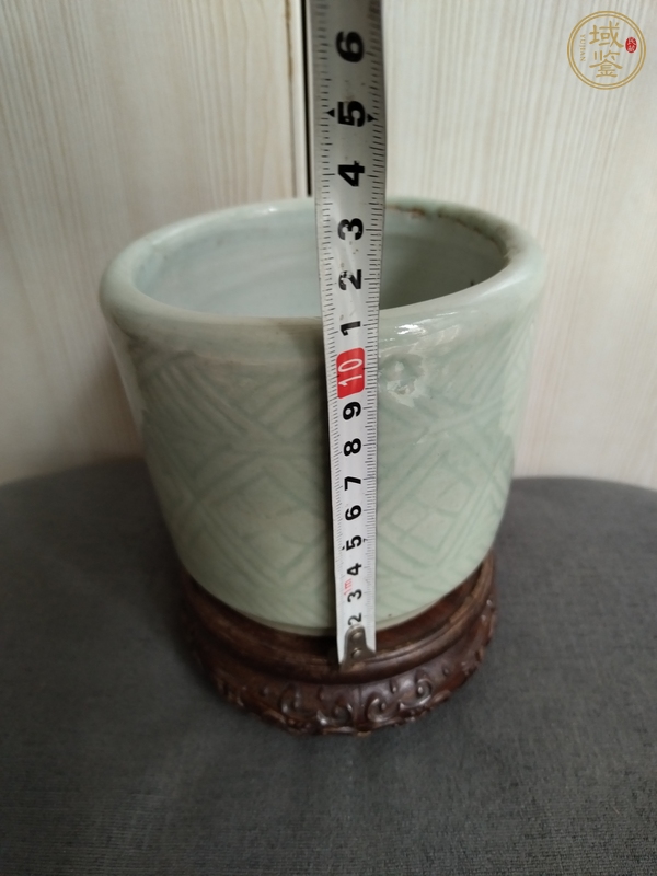 古玩陶瓷豆青釉幾何紋香爐真品鑒賞圖