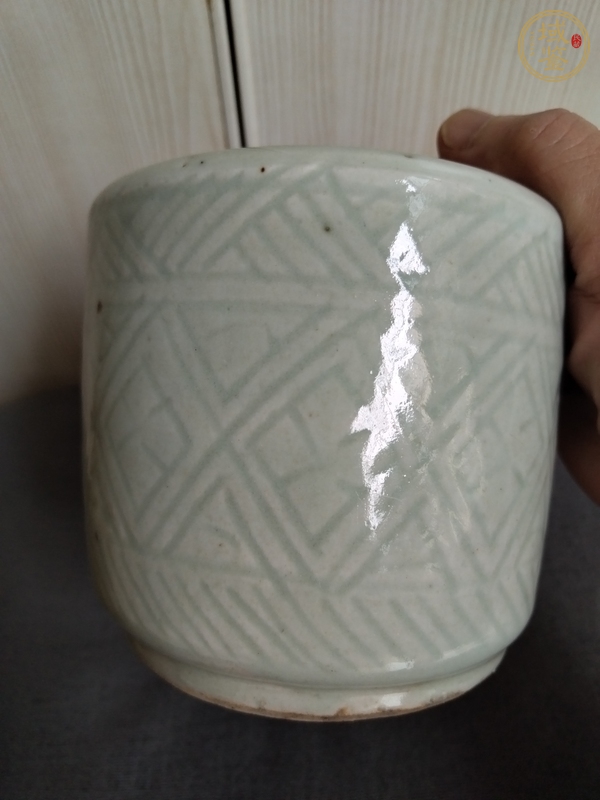 古玩陶瓷豆青釉幾何紋香爐真品鑒賞圖