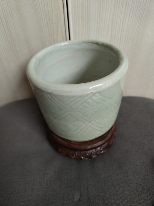 古玩陶瓷豆青釉幾何紋香爐拍賣，當(dāng)前價(jià)格1999元