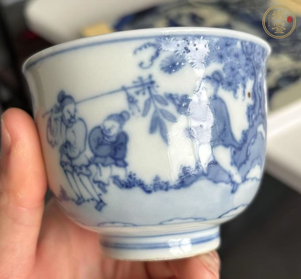 古玩陶瓷日本明治青花人物故事紋茶碗真品鑒賞圖
