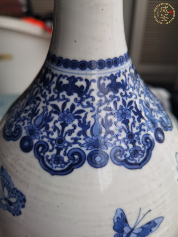 古玩青花蝴蝶花卉紋膽瓶真品鑒賞圖