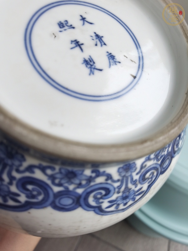 古玩陶瓷青花蝴蝶花卉紋膽瓶真品鑒賞圖
