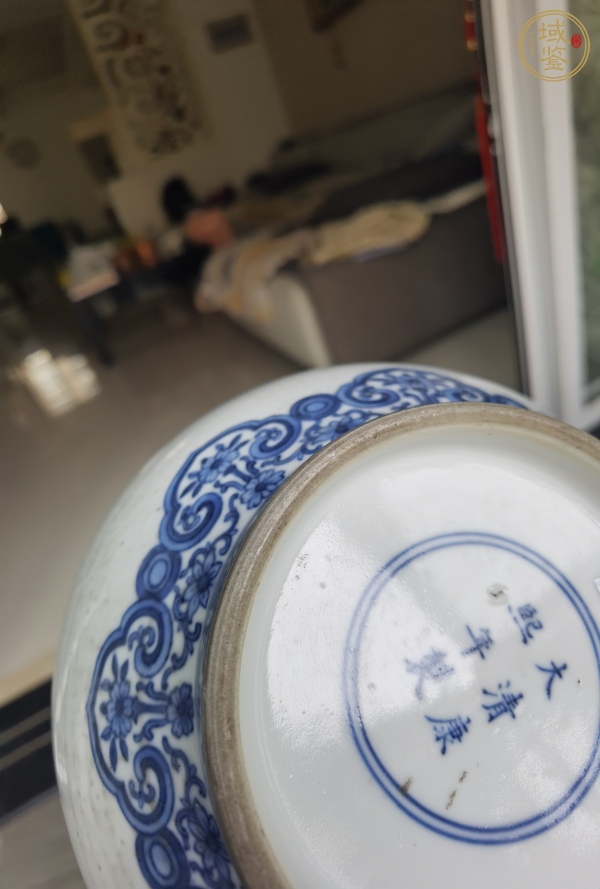 古玩陶瓷清晚期 青花蝶戀花膽瓶真品鑒賞圖