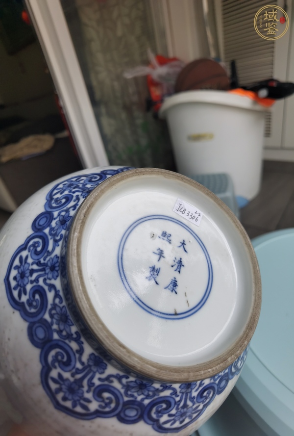 古玩陶瓷清晚期 青花蝶戀花膽瓶真品鑒賞圖