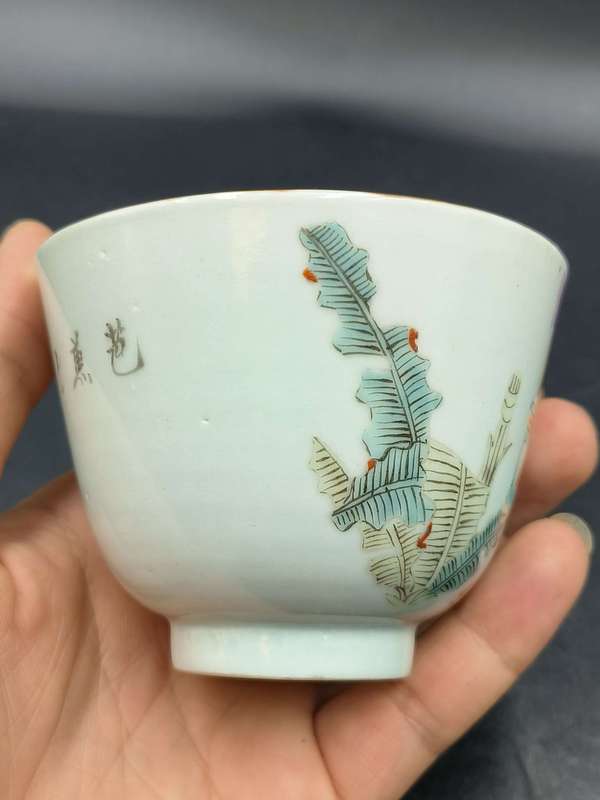 古玩陶瓷清晚民國時(shí)期淺降彩芭蕉仕女人物詩文杯拍賣,當(dāng)前價(jià)格0元
