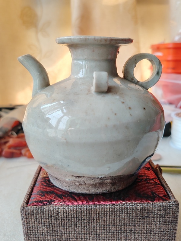 古玩轉(zhuǎn)賣青白釉三系執(zhí)壺拍賣，當(dāng)前價格7800元