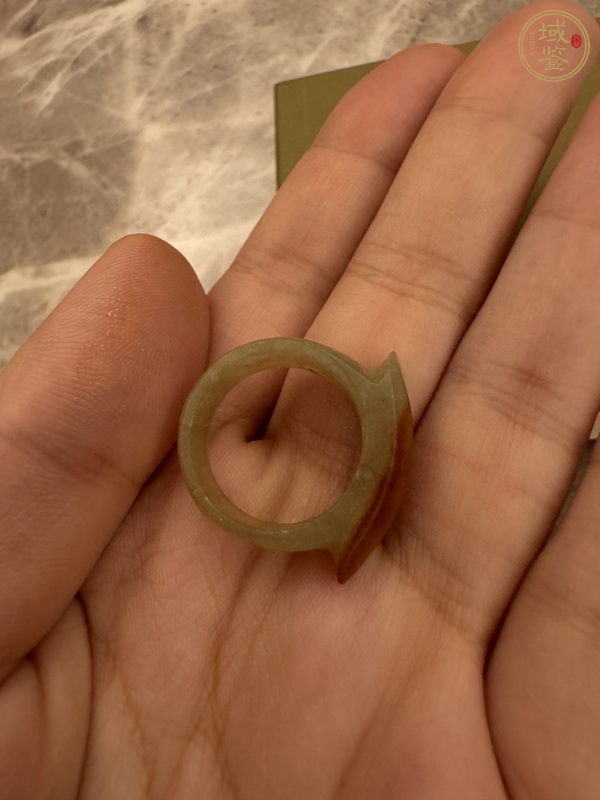 古玩天然翡翠“馬鞍戒”真品鑒賞圖